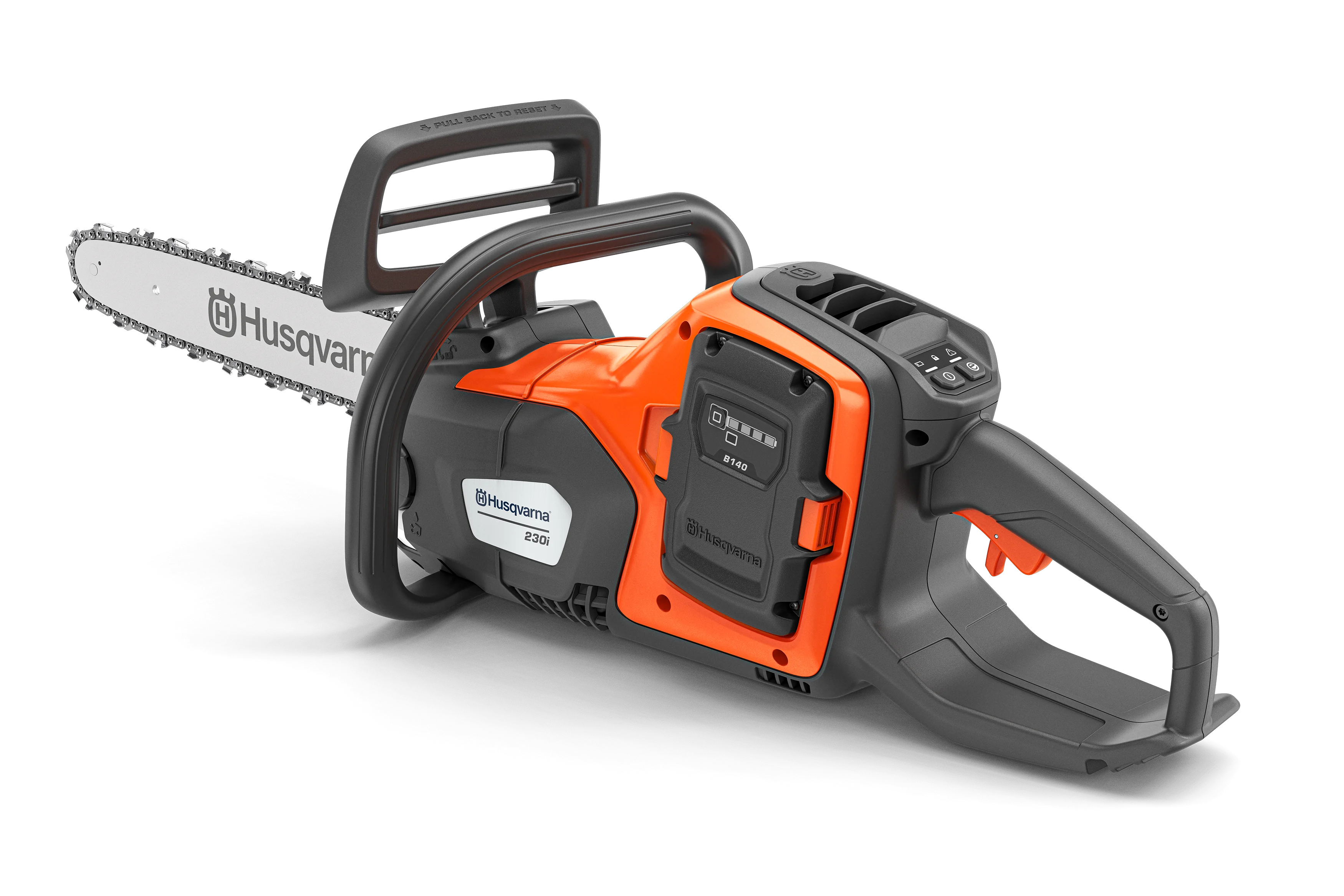 Husqvarna 230i Akku-Motorsäge von hinten links mit eingelegtem 36V Akku und digitalem Bedienfeld.