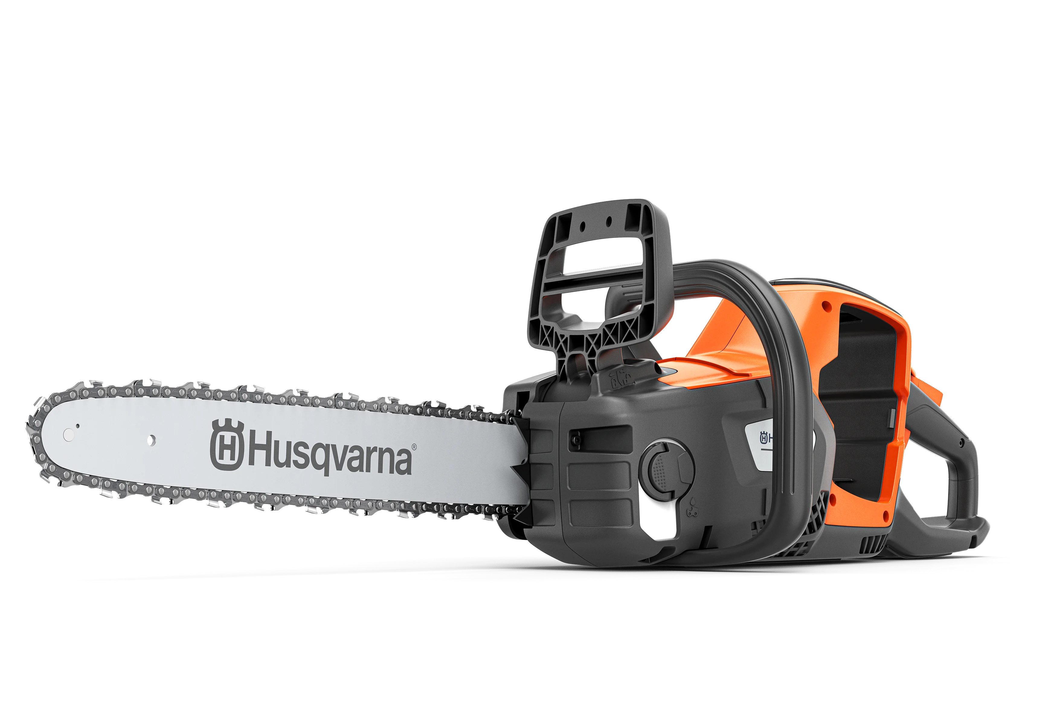 Husqvarna 242i Akku-Motorsäge ohne Akku mit leerem Akkuschacht in der Frontansicht von vorne links.