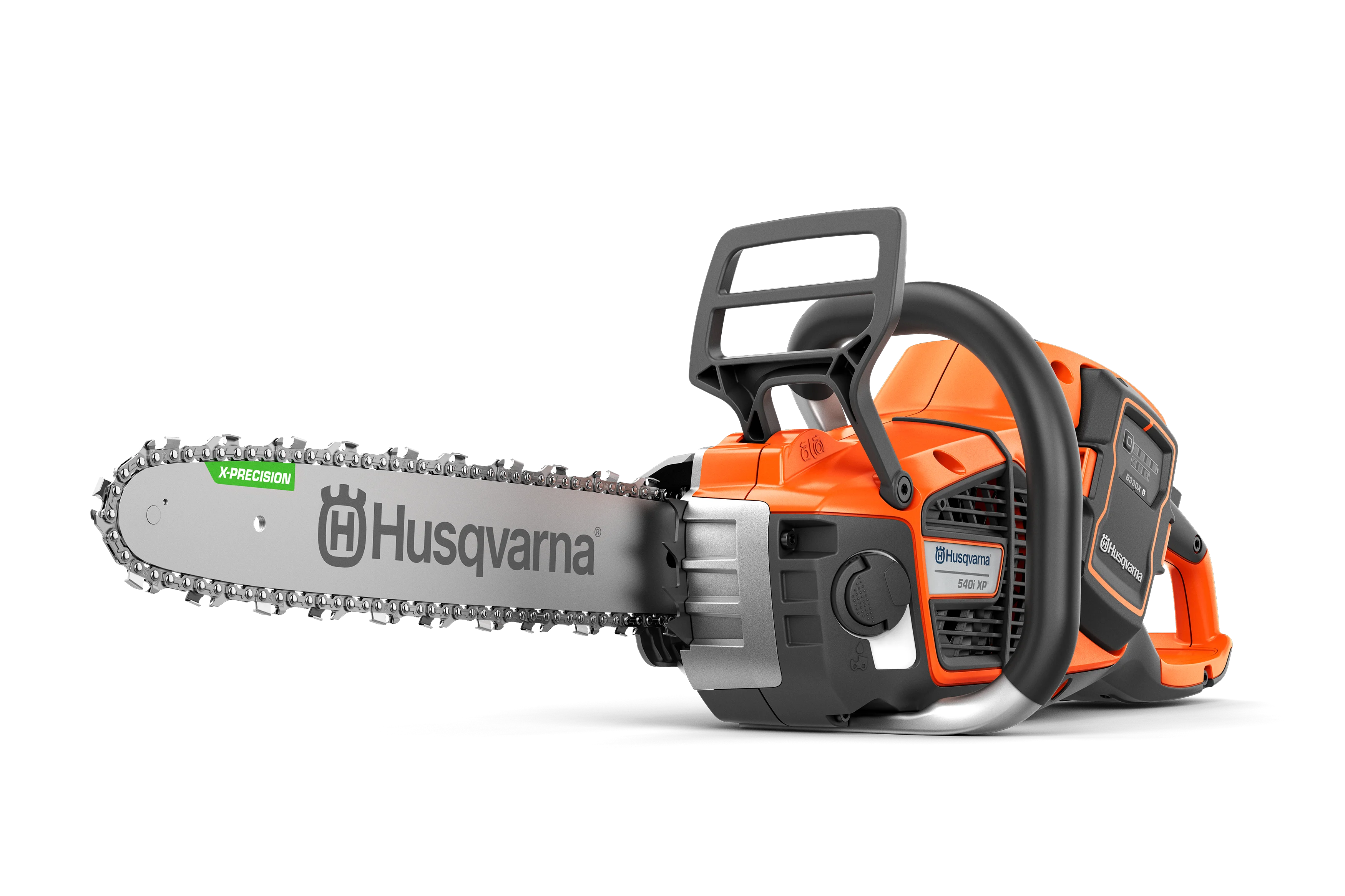 Husqvarna 540i XP Akku-Motorsäge mit eingesetztem Akku und X-Precision-Schwert in der Frontansicht von vorne links.