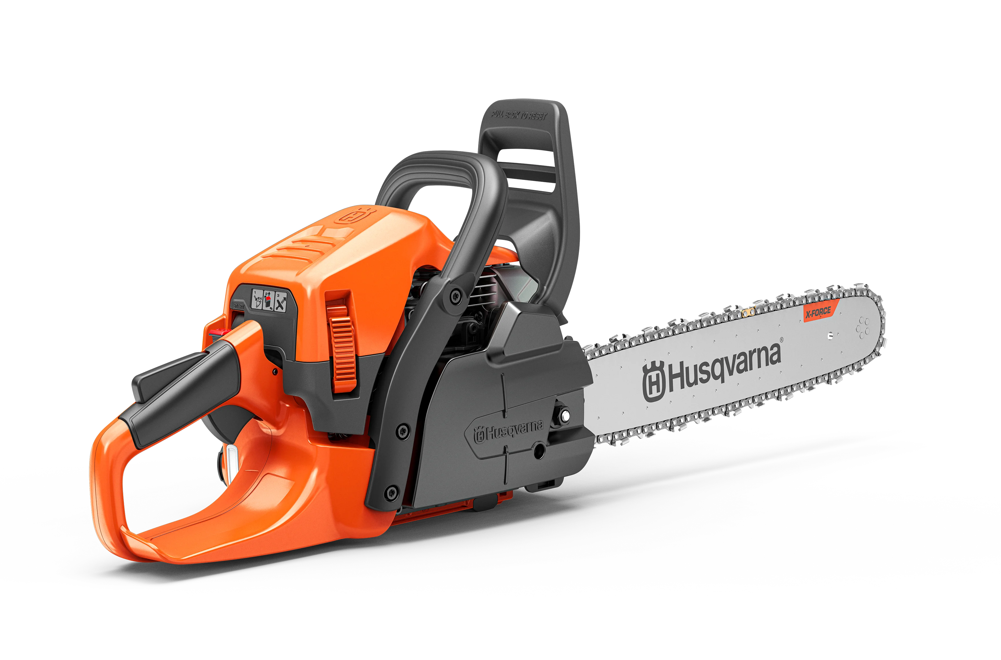 Seitenansicht der Husqvarna 450X Motorsäge von rechts mit schwarzem Kupplungsdeckel und montierter X-Force-Sägekette auf schwarzem Hintergrund.